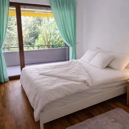 Apartamento Cozy Retreat With Attractions & Access *
